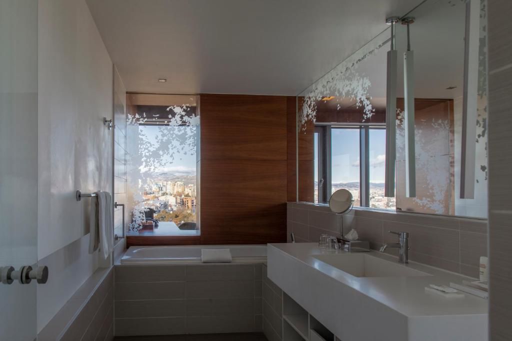 Отель Radisson Blu Iveria Hotel Тбилиси